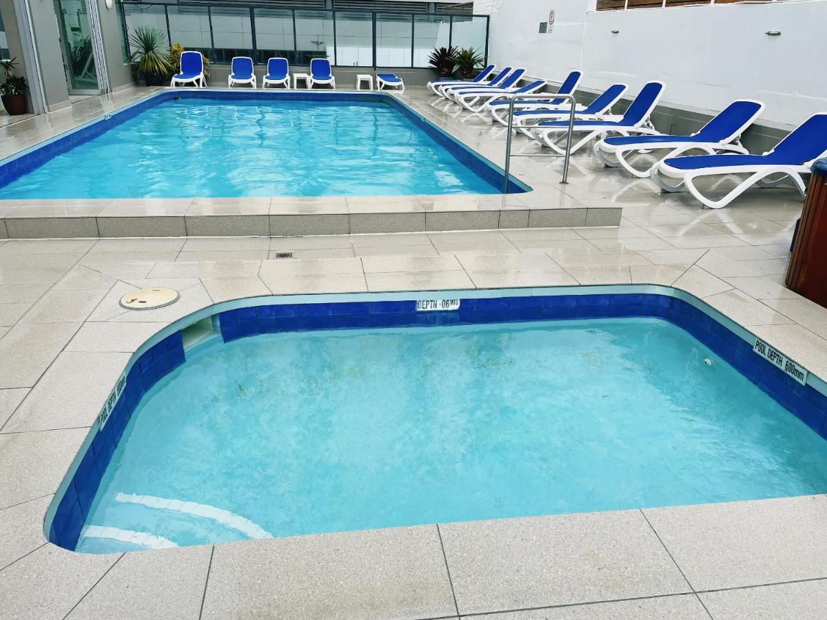 1 Bedroom And 1 Living Room Family Suite Gold Coast Bagian luar foto