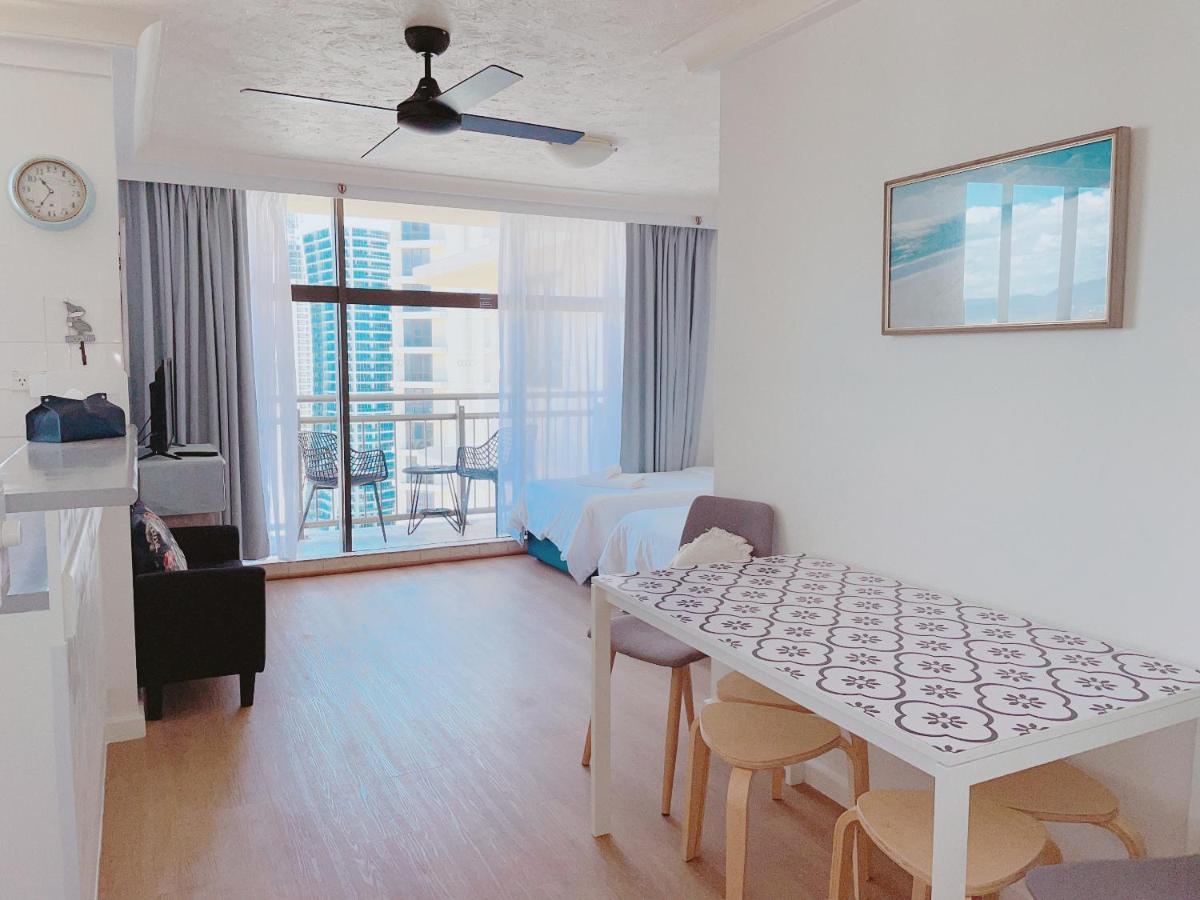 1 Bedroom And 1 Living Room Family Suite Gold Coast Bagian luar foto